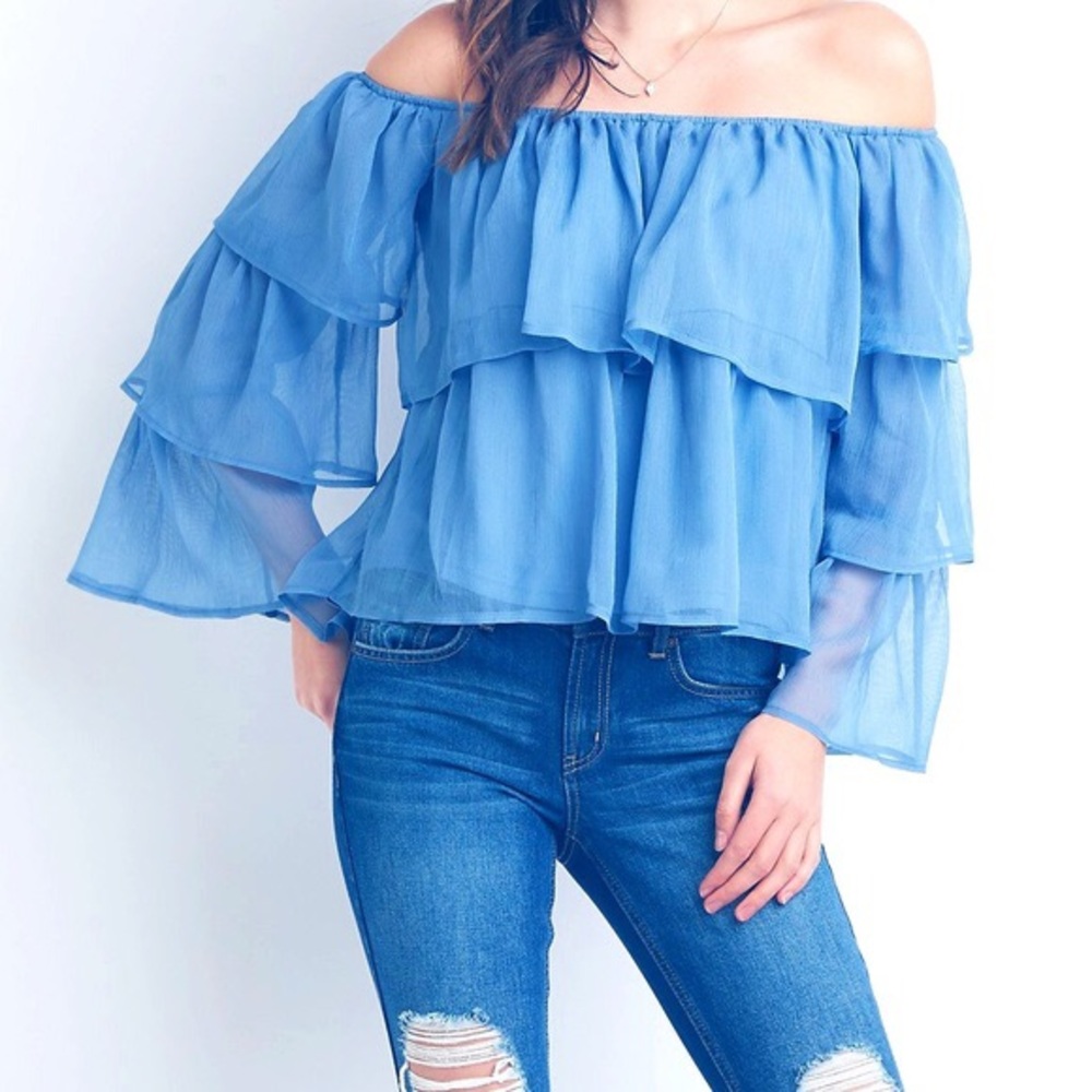 🦋🦋Charlotte Russe Ruffle Off the Shoulder Blouse